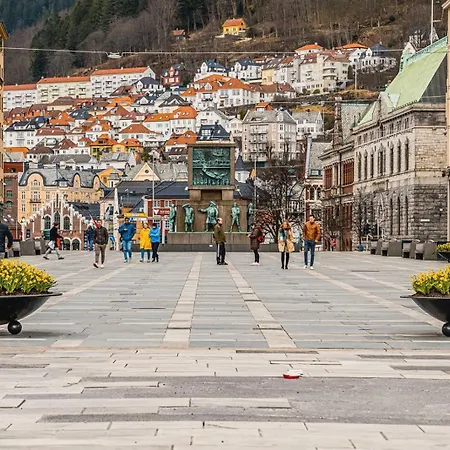 Explore The City! I 500m To Torget I Self Check-in Μπέργκεν