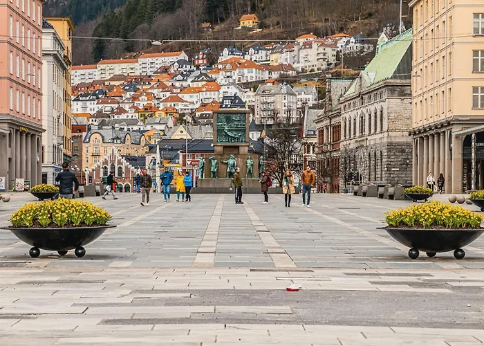 Explore The City! I 500m To Torget I Self Check-in Μπέργκεν